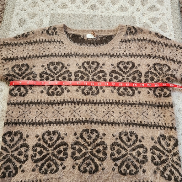 Amichi Fuzzy Sweater - Picture 5 of 10